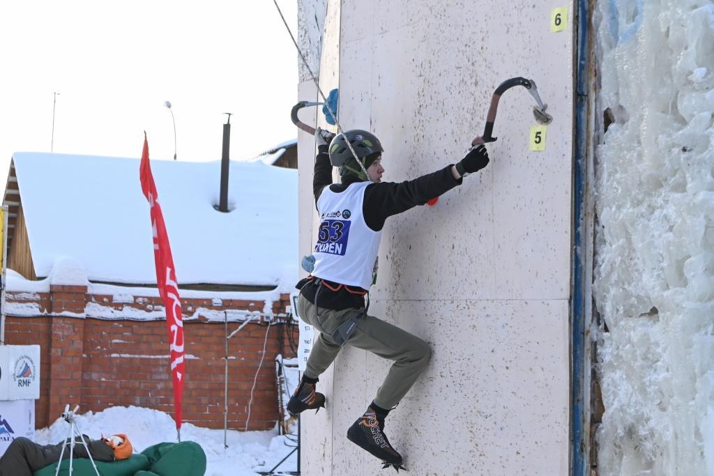 Спортсмены региона поборются за медали чемпионата и первенства по ледолазанию