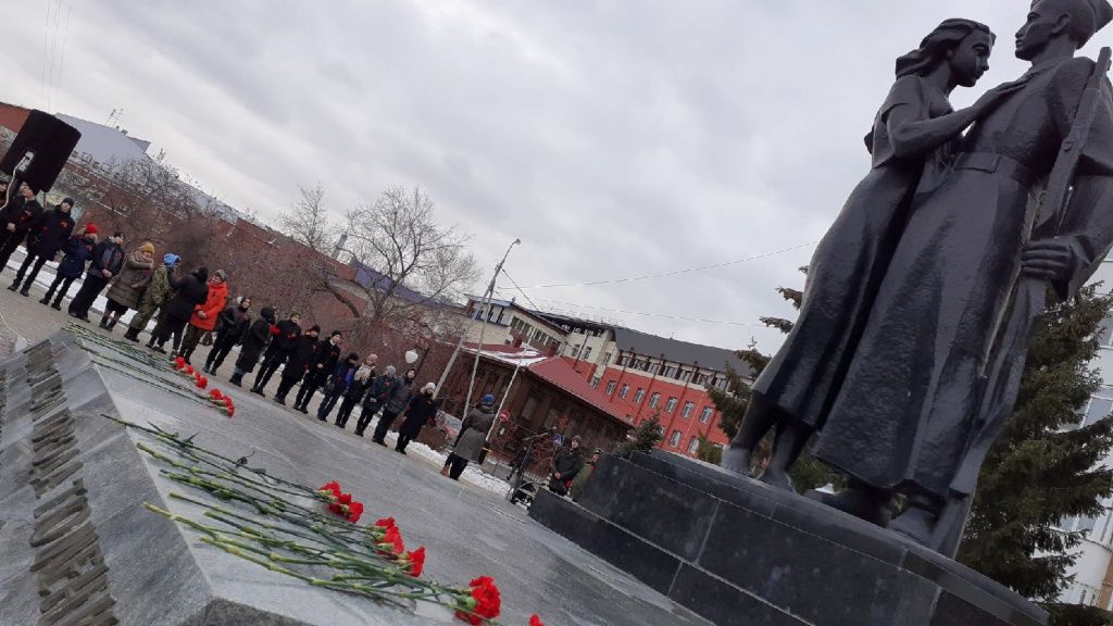 В День неизвестного солдата тюменские поисковики провели митинг памяти